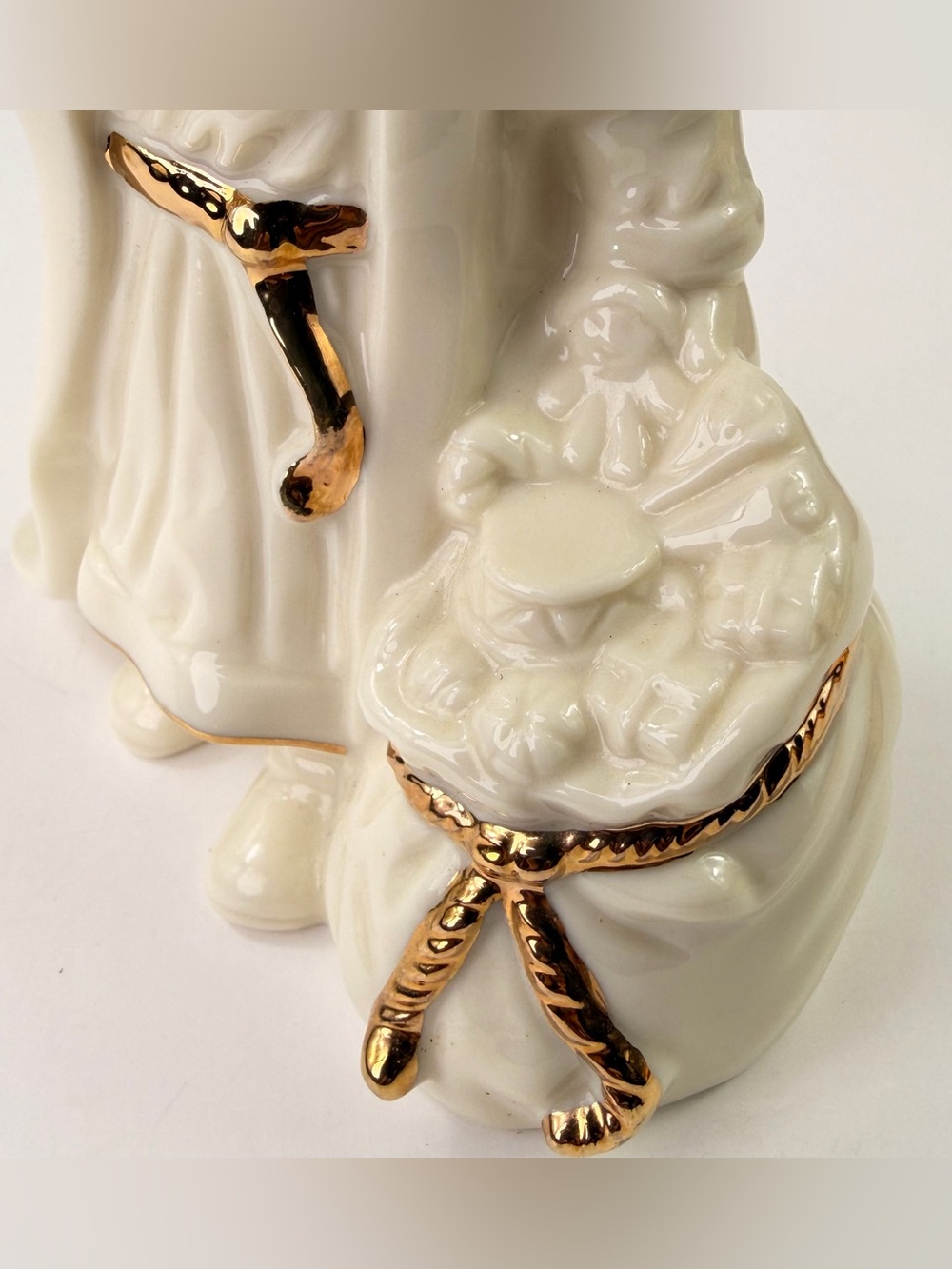 Lenox Santa Claus Figurine Ivory Porcelain Gold Accents Toy Sack Christmas 4.5” - Picture 5 of 6